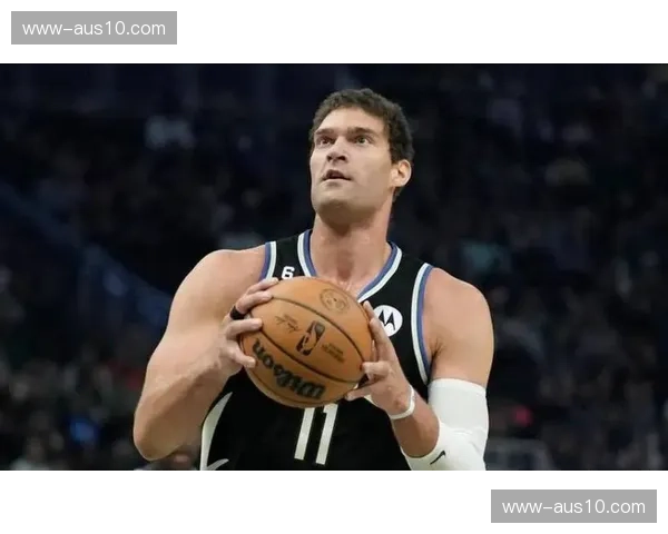 洛佩斯19分高效终结内线 快船老将中距离投篮稳定性出色