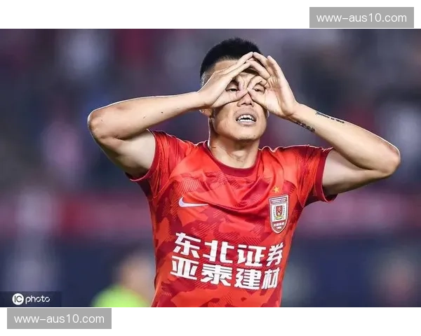 杨希关键传球能力提升 海港右路进攻发起点增多